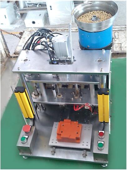 塑膠產(chǎn)品 螺母植入機(jī)