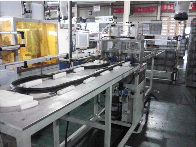 膠條裁切套芯機(jī)