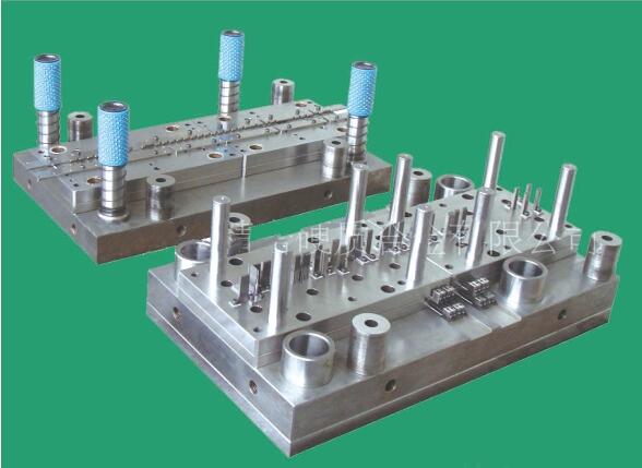 汽車門鎖扣片成型模